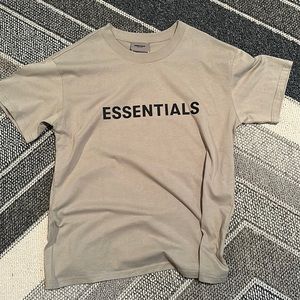 Men’s Essential T shirt. Never worn new with tags